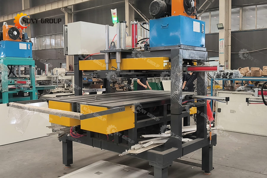 PV panel frame removal machine
